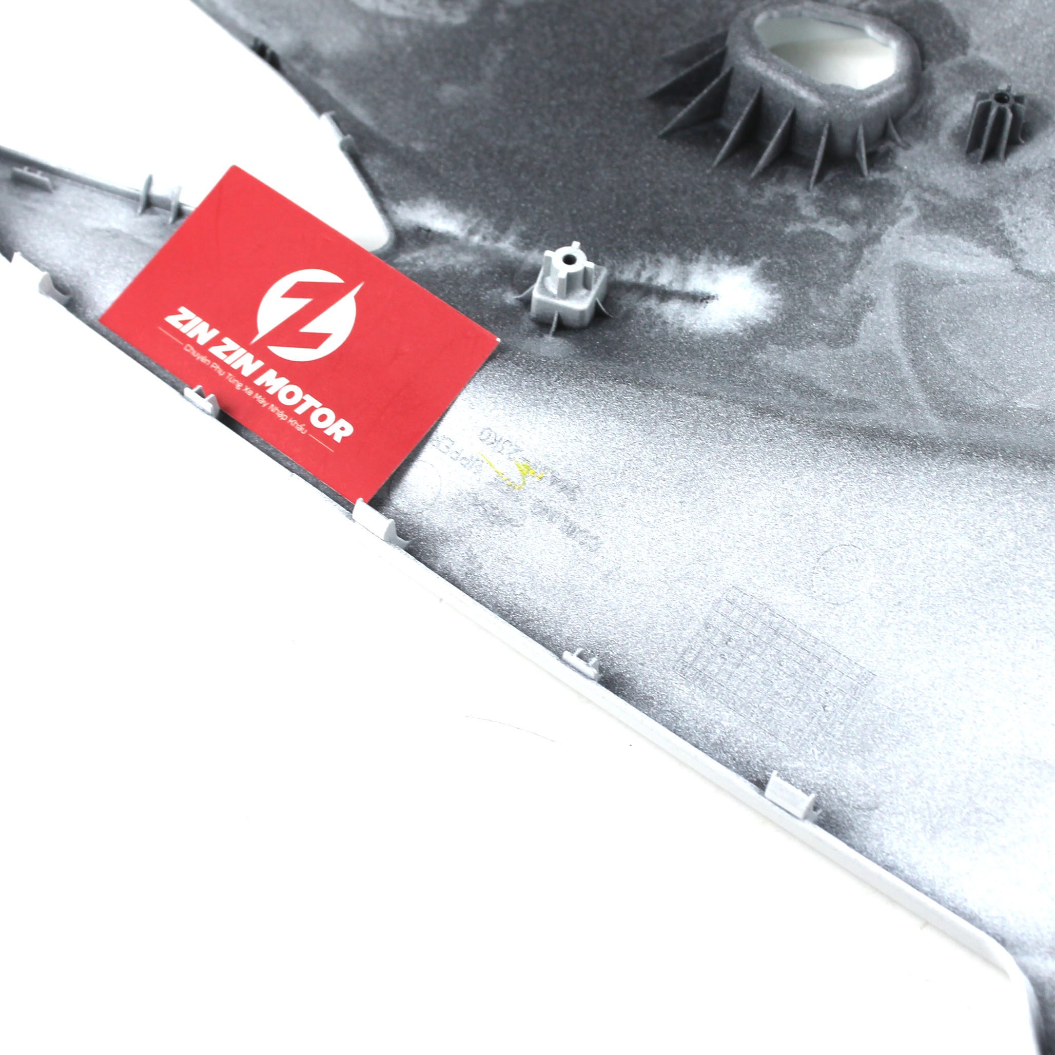 Cánh Yếm Phải Trắng - GSX R150 2 Cánh Yếm Phải Trắng - GSX R150