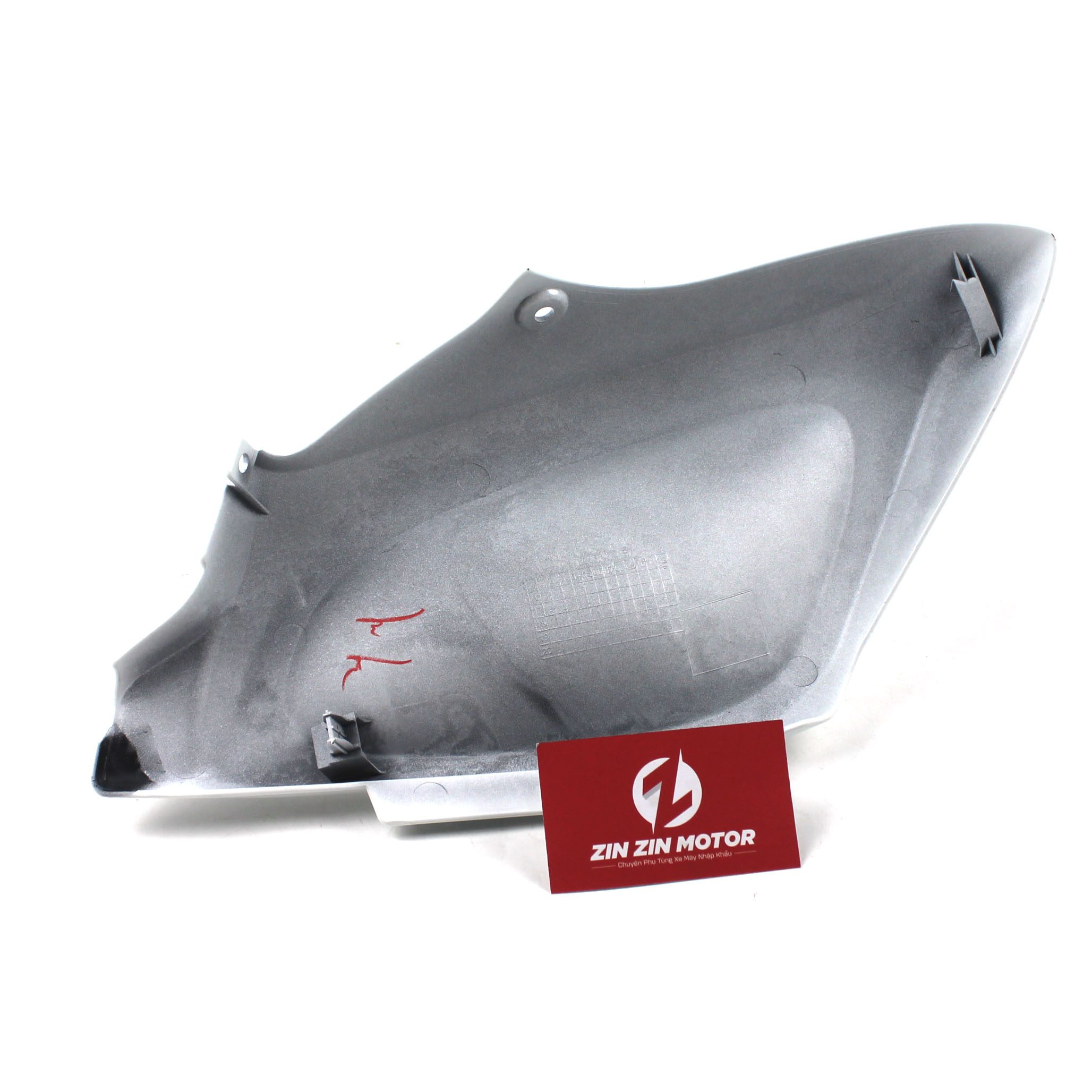 Ốp Bình Xăng Phải Trắng - GSX R150 3 Ốp Bình Xăng Phải Trắng - GSX R150