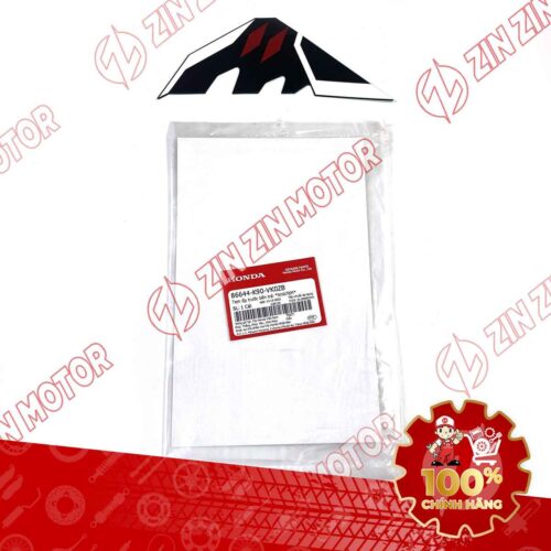 TEM ỐP TRƯỚC WAVE RSX 2023 PHIÊN BẢN THỂ THAO BÁNH MÂM PHANH ĐĨA XE TRẮNG BÊN TRÁI 86644K90VK0ZB CHÍNH HÃNG